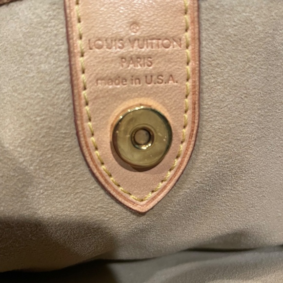 Louis Vuitton Galliera Monogram PM Handbag - Picture 7 of 16